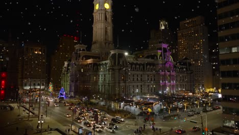 árbol-De-Navidad-En-El-Ayuntamiento-Durante-La-Nieve-Del-Invierno