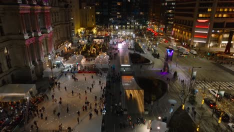 Mercado-De-Navidad-Y-Pista-De-Patinaje-Sobre-Hielo-Al-Aire-Libre-En-La-Ciudad-Urbana