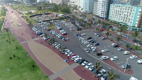 Un-Dron-Disparó-Sobre-Un-Aparcamiento-En-La-Playa-De-Durban-En-Sudáfrica