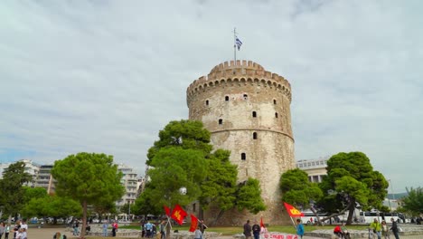 Torre-Blanca-De-Tesalónica-Toma-La-Forma-De-Un-Tambor-Cilíndrico-De-23-M-De-Diámetro-Con-Una-Altura-De-34-M-Sobre-El-Nivel-Del-Suelo