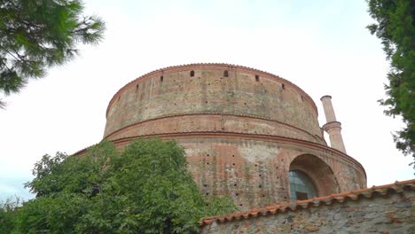 Die-Rotunde-Des-Galerius-In-Thessaloniki,-Auch-Bekannt-Als-Die-Rotunde-Des-Heiligen-Georgs,-Liegt-125-M-Nordöstlich-Des-Galeriusbogens