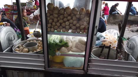 Bakso,-Indonesian-Street-Food-Vendor,-Meatballs-and-Instant-Chicken-Noodles,-Mie-Ayam-Serving-a-Plate-in-Bali-Beach,-Saba,-Gianyar