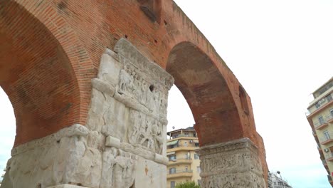 Las-Ruinas-Del-Arco-De-Galerius-O-Kamara-En-La-Ciudad-De-Tesalónica-Son-Quizás-La-Estructura-Romana-Más-Distintiva-E-Interesante-De-Tesalónica.