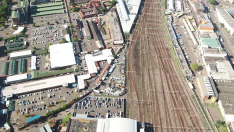 Dron-Aéreo-Desciende-Hasta-La-Estación-De-Tren-De-Durban-En-Sudáfrica