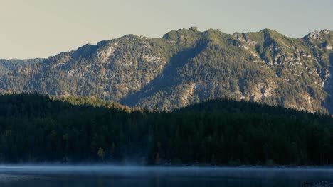 Early-morning-timelapse-with-fog-over-Eibsee,-Germany