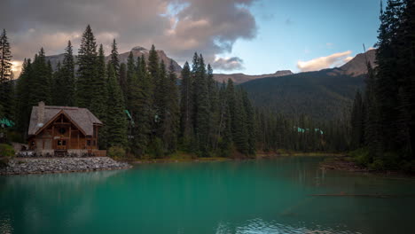 Emerald-Lake-Lodge,-Time-Lapse