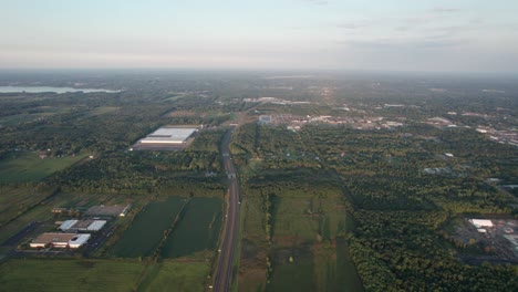 Superweite-Drohnenaufnahme-Einer-Ländlichen-Landschaft-In-Einem-Wohngebiet,-Ohio,-Usa