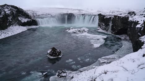 Godafoss-Waterfall-in-Skjalfandafljot-River-in-North-Iceland-during-Winter---static-shot