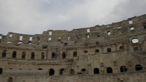 Alte-Historische-Ruinen-Des-Amphitheaters-El-Jem-In-Tunesien---Schwenk