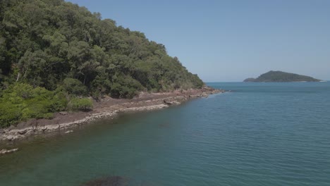 Distant-View-Of-The-Famous-Snapper-Island-As-Seen-From-The-Headland-Of-Cape-Kimberley-In-QLD,-Australia