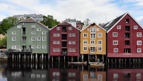 Aerial:-colorful-houses-by-Nidelva-River-in-Trondheim,-Norway