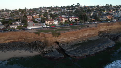 San-Diego-Cliffs,-California-USA