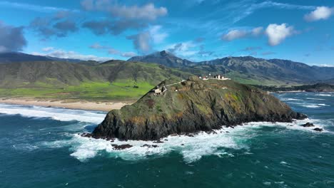 Wide-Shot-of-Point-Sur-Lighthouse,-back-by-Santa-Lucia-Mountains-along-Highway-1,-California
