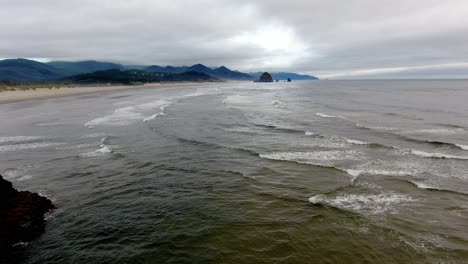 Panorama-of-Waves-at-Cannon-Beach,-Oregon