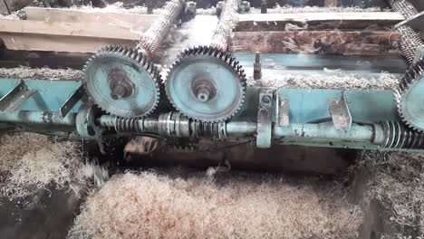Schnellste-Verarbeitungsmaschinen-Für-Holzwollegras-Und-Kühlere-Ghaas-Herstellungsmaschine