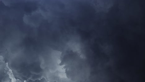 Blitze-In-Kumulonimbuswolken,-Gewitter-4k