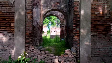 Wide-view-walk-through-entrance-to-red-brick-decaying-archways-of-Misión-Jesuitica,-San-José-de-Lules
