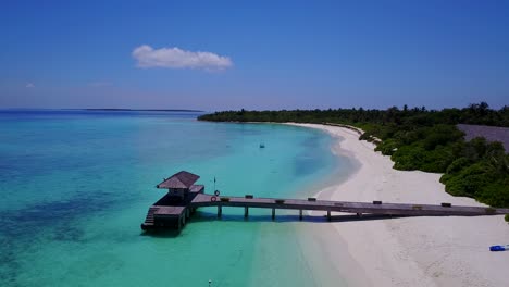 Aerial-pullback-from-wooden-jetty-on-Hanimaadhoo-island-in-the-Maldives-4k