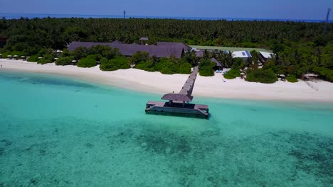 Aerial-pan,-wooden-covered-jetty-on-Maldives-Paradise-Islands,-4k