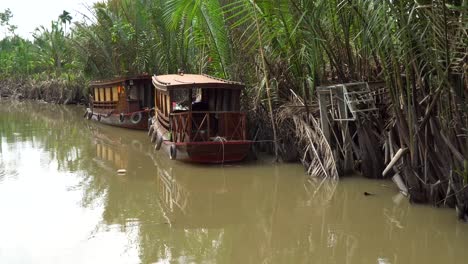 Vietnam-Flussfahrt-Mit-Einem-Lokalen-Boot