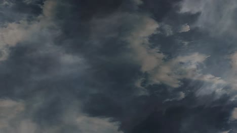 4k-Gewitterblitz-In-Gewitterwolken,-Schleife