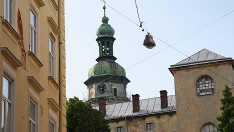 Exterior-De-La-Iglesia-De-Bernardina,-Lviv,-Ucrania---Toma-Panorámica