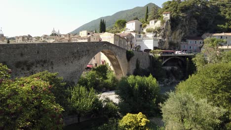 Mittelalterliche-Brücke-Von-Nyons-In-Der-Schönen-Provence-Von-Frankreich-Im-Sommer