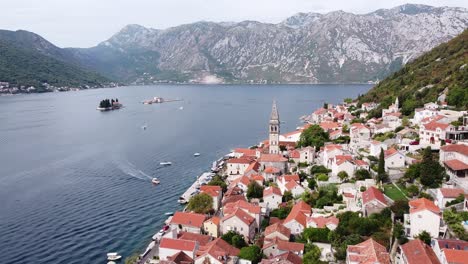 Perast-En-La-Bahía-De-Kotor,-Montenegro---Antena-De-La-Antigua-Ciudad-E-Islas-De-La-Unesco