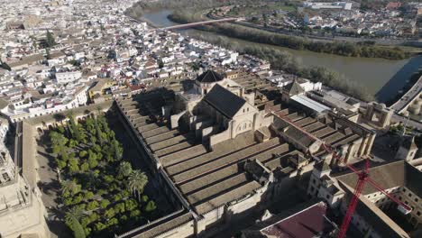 Mosque-or-Cathedral-of-Our-Lady-of-Assumption-close-to-Guadalquivir-river,-Cordoba-in-Spain