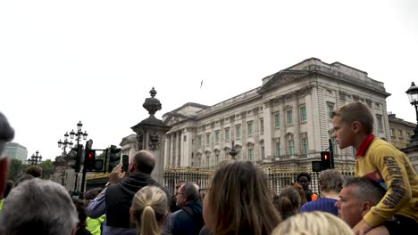 Massen-Vor-Dem-Buckingham-Palace-Nach-Dem-Tod-Von-Königin-Elizabeth-II