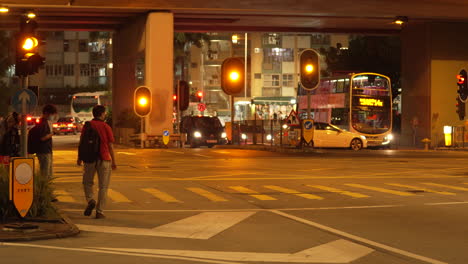 Cruce-De-Peatones-En-El-Centro-De-La-Gran-Ciudad-Metropolitana-De-Asia-Downton