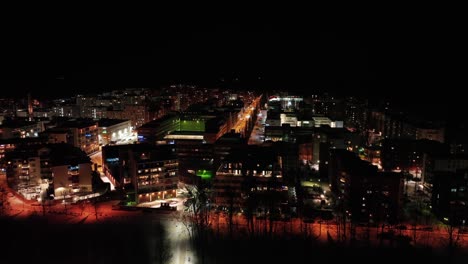 Vista-Aérea-Con-Vistas-A-Apartamentos-Y-Condominios-En-Lauttasaari,-Noche-De-Invierno-En-Helsinki,-Finlandia