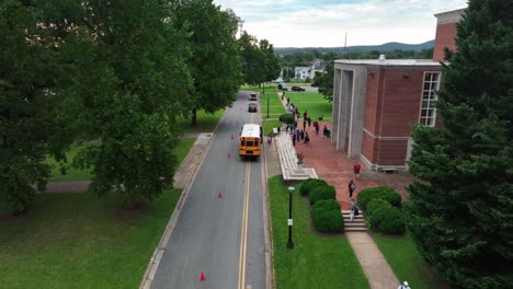 School-students-enter-building