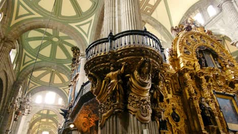 La-Cueva-De-Oro-Catedral-Metropolitana-Ciudad-De-Mexico-Iglesia-Capilla-Real-Centro-Historico-Cdmx-Altar-De-Los-Reyes