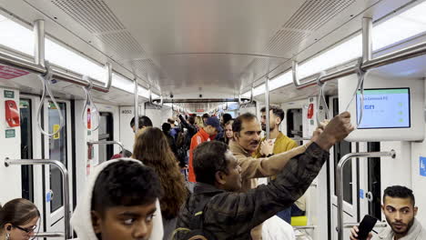 Busy-crowded-metro-train-in-Milan