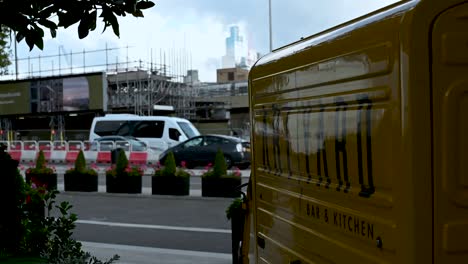 Bar-and-Kitchen-on-the-Wheels,-London,-United-Kingdom