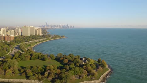 Dolly-Push-In-Above-Promontory-Point,-Chicago,-Illinois