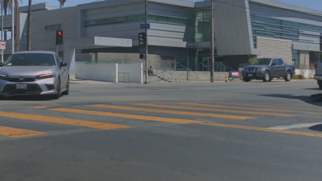 Traffic-on-highway-in-front-of-Police-Station