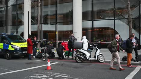 Mehrere-Personen-Bei-Mutmaßlichem-Messerstich-In-Bishopsgate,-London,-Vereinigtes-Königreich,-Verletzt