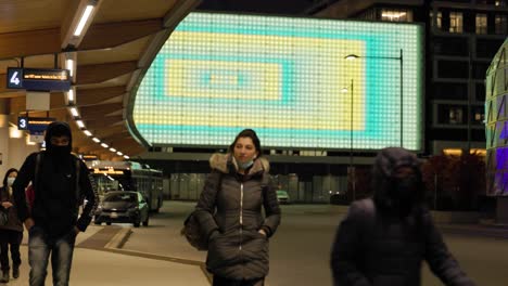 Viajeros-En-El-Centro-Metropolitano-De-Vaughan-En-Toronto-Canadá-Durante-La-Pandemia-De-Covid-19