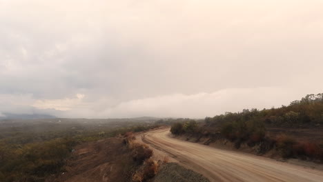 Time-Lapse-Smoke-Reaching-a-Road-Near-Forest-Fires,-Fog-Covering-the-Sky-in-California-USA-Fireview-Fire,-Car-passing-by