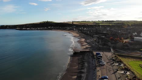 Rising-up-drone-shot-of-Stonehaven-in-Scotland,-UK