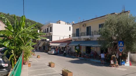 Panning-shot-of-busy-shops-in-the-beautiful-village-of-Parga,-Greece