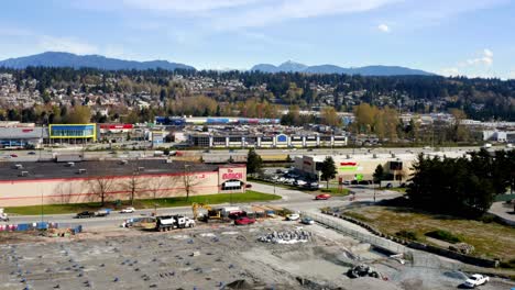 Geschäftsgebäude-Am-Trans-Canada-Highway-In-Coquitlam,-BC,-Kanada