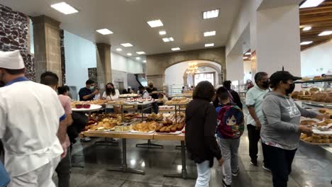 Schuss-Und-Innenraum-Einer-Traditionellen-Mexikanischen-Bäckerei-In-Mexiko-Stadt
