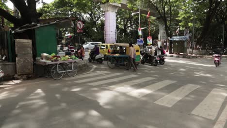 Streets-and-traffic-in-Bangalore,-India