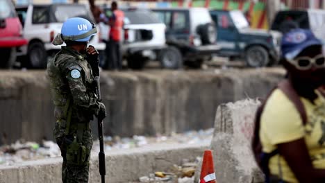 UN-Blue-Helmet-brings-safety-to-he-roads