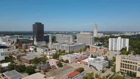 Antena-Ascendente-Del-Edificio-Del-Capitolio-Y-El-Centro-De-Baton-Rouge,-Louisiana