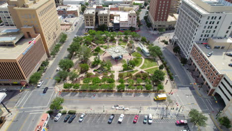 Dron-Aéreo-Que-Establece-Una-Toma-De-La-Histórica-Plaza-De-San-Jacinto-En-El-Corazón-Del-Centro-De-El-Paso-Tx