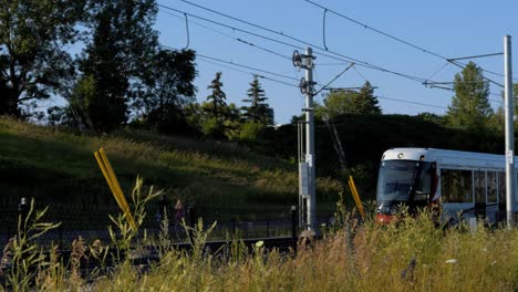 Ottawa-O'Train-slow-motion-wide-shot